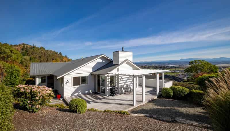 24 Hillplough Heights, Richmond