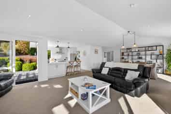 24 Hillplough Heights, Richmond