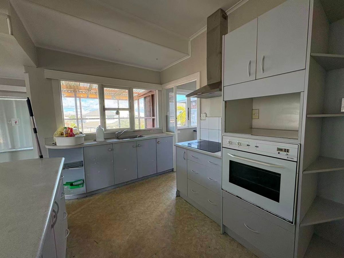 Conveniently Located 4 Bed Family Home - Ansicht 5