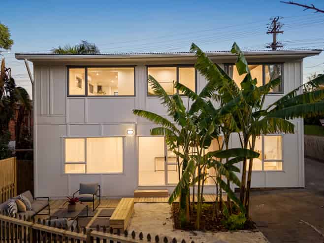 583 East Coast Road, Browns Bay