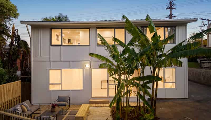 583 East Coast Road, Browns Bay
