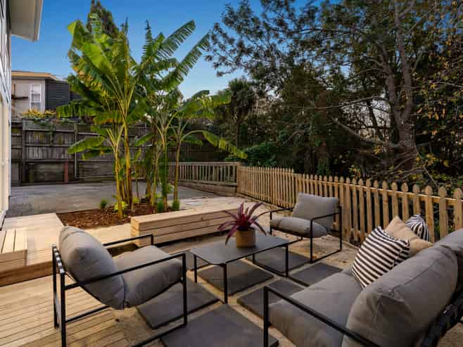 583 East Coast Road, Browns Bay