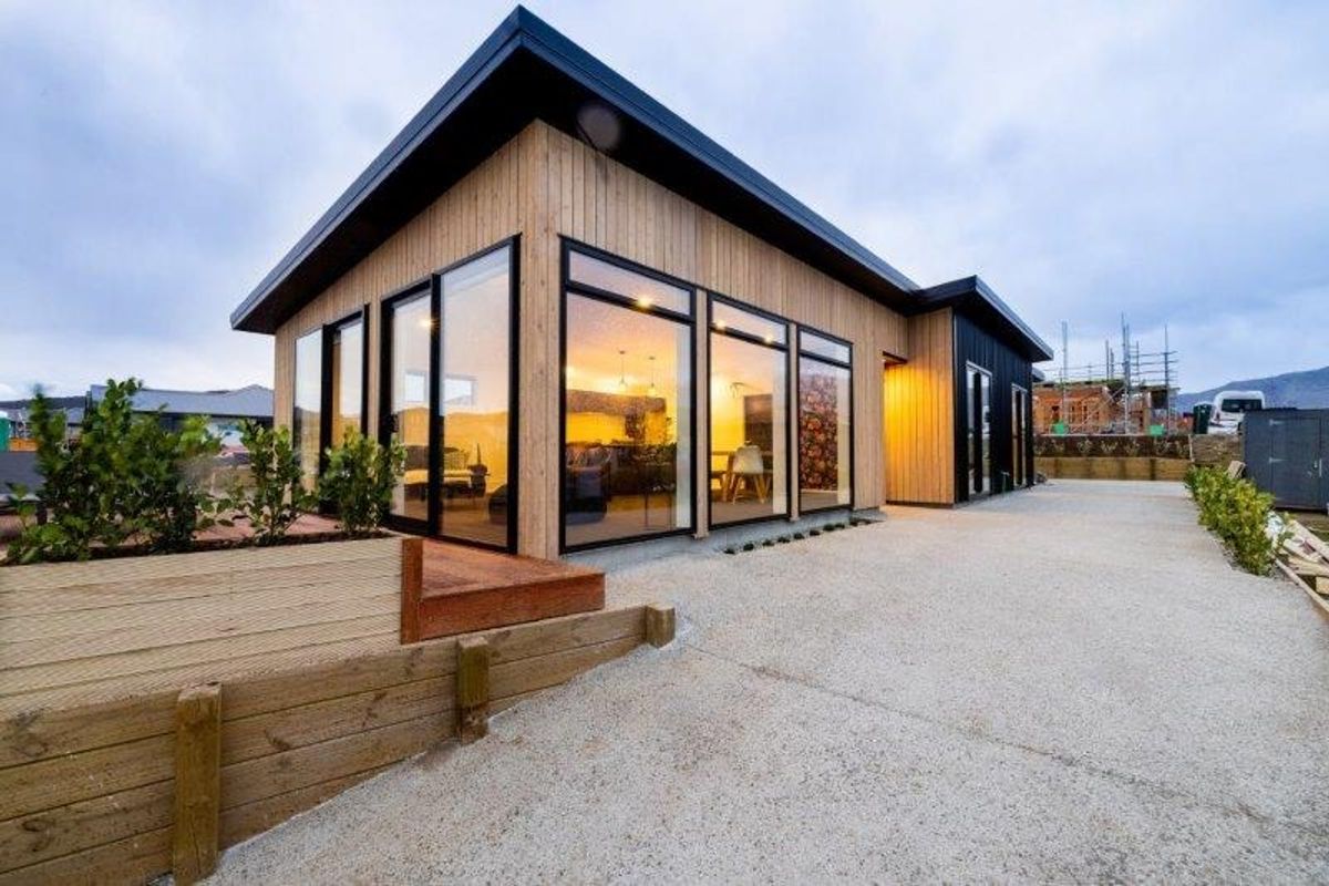 Stylish Family Living with Stunning Lake & Mountain Views – pohled 2