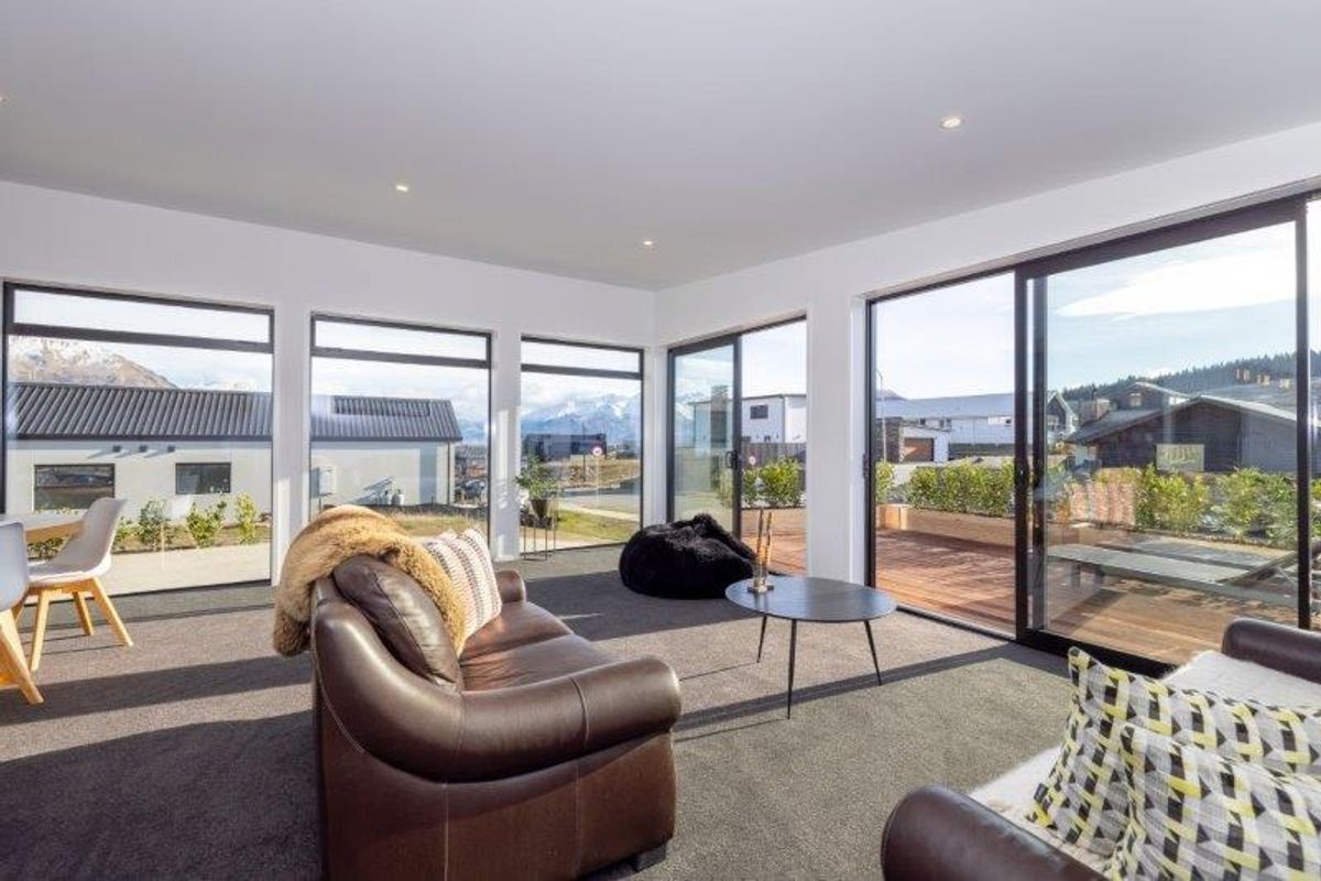 Stylish Family Living with Stunning Lake & Mountain Views – pohled 6