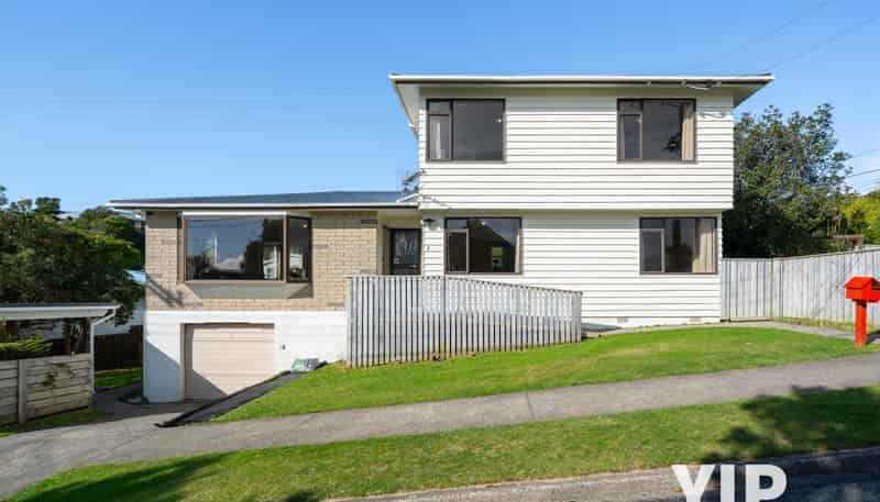 2 Griffiths Grove, Newlands