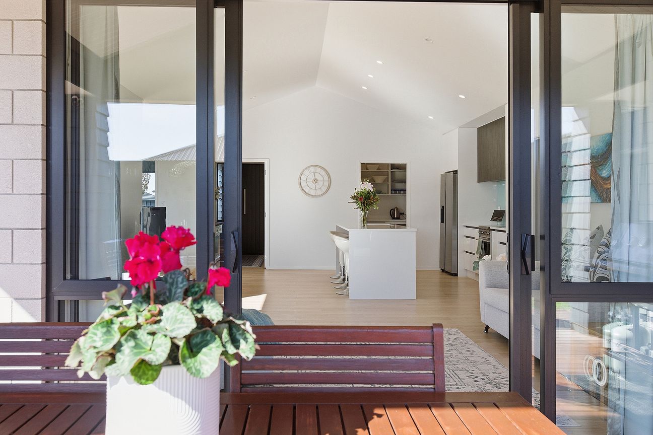 Luxurious Living Awaits - Mehr