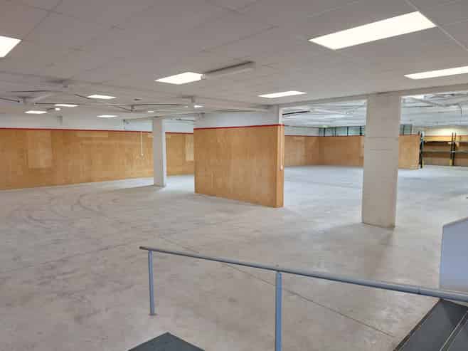 Expansive retail, workshop or warehouse