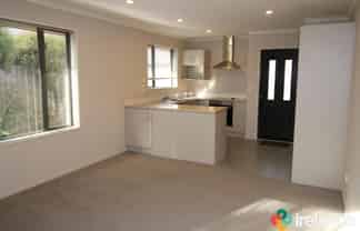 2/224 Hills Road , Edgeware