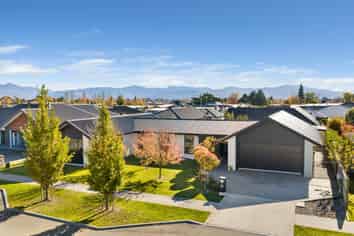 6 Spitfire Drive, Burleigh