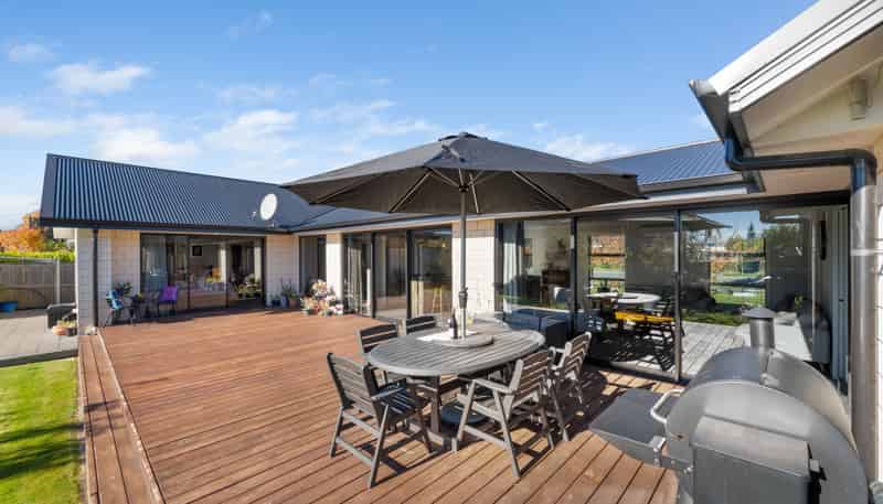 6 Spitfire Drive, Burleigh