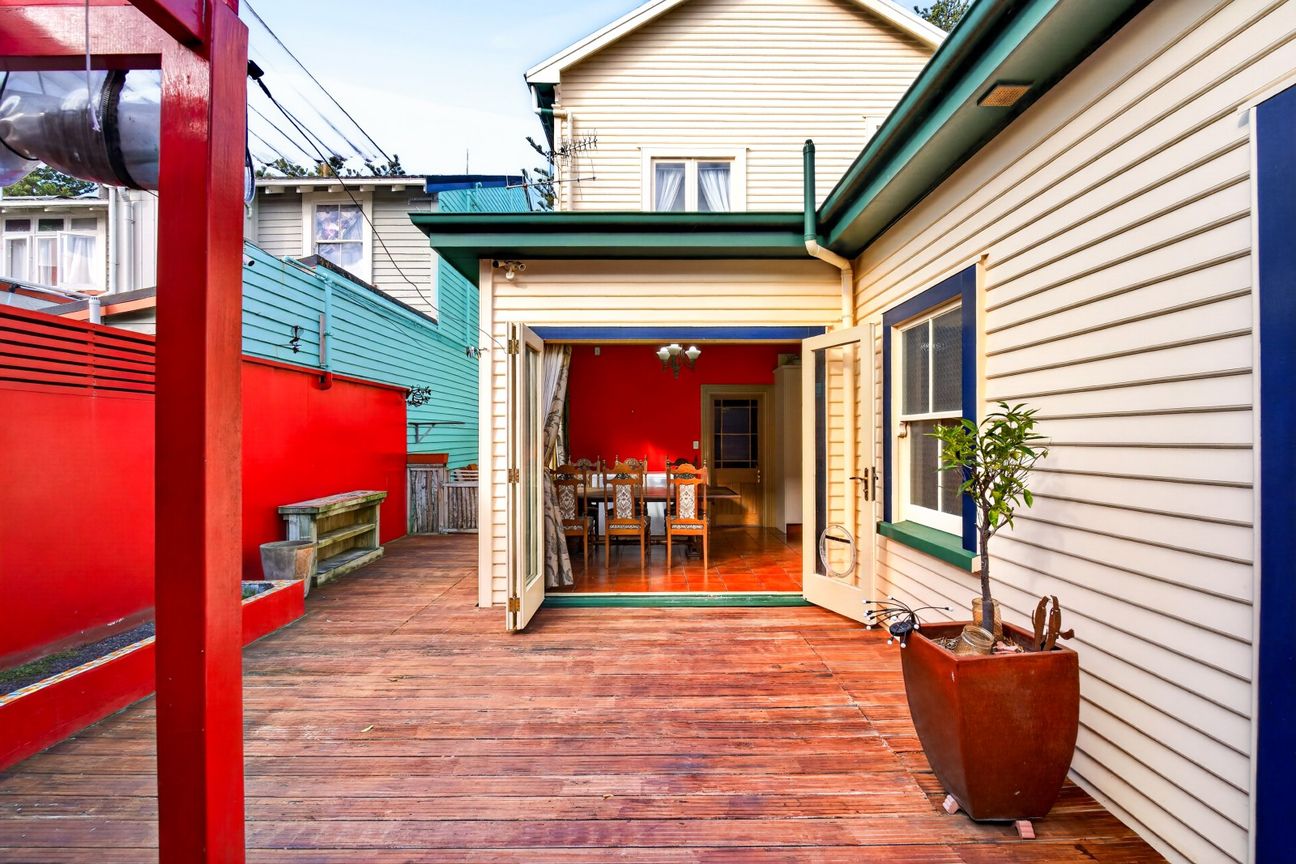 Coastal Charm with Income on Marine Parade - Mehr