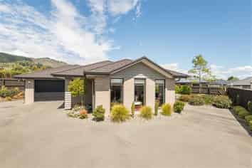 9 Melfield Place, Richmond