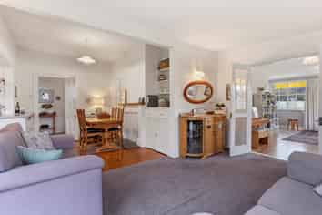 47 Pitcairn Crescent, Bryndwr