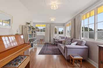 47 Pitcairn Crescent, Bryndwr