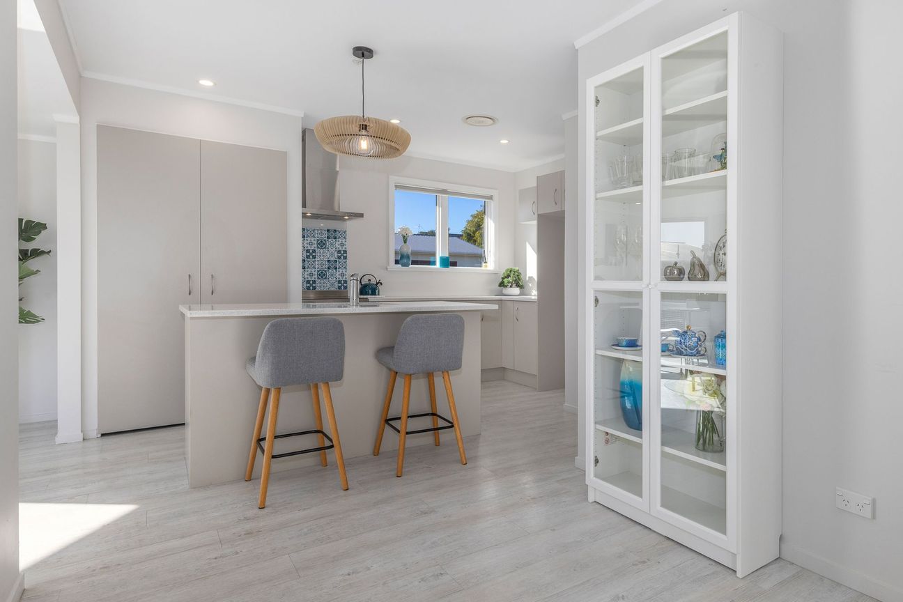 DOUBLE GLAZED. SUN SOAKED. SERIOUSLY COOL. – pohled 5