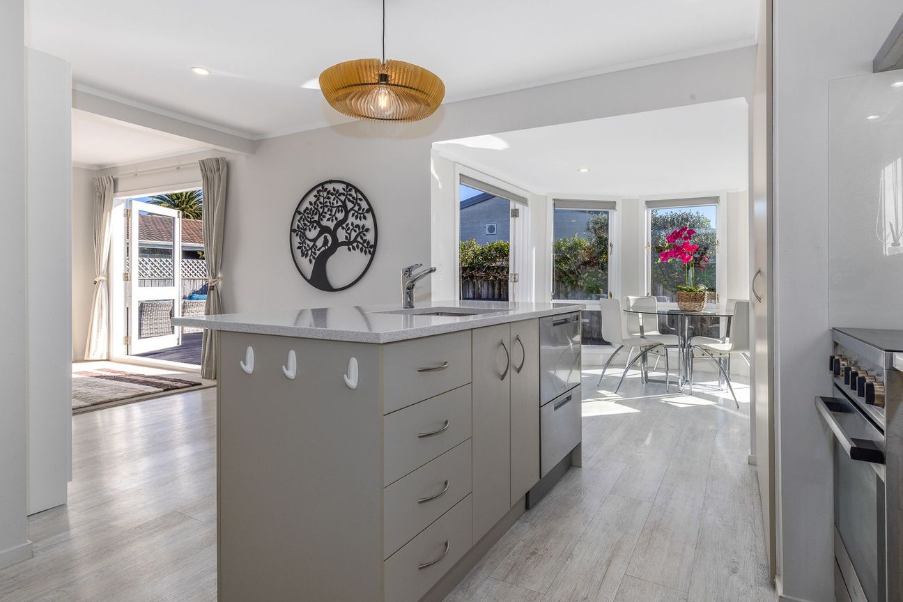 DOUBLE GLAZED. SUN SOAKED. SERIOUSLY COOL. – pohled 6