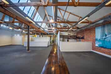 VERSATILE SHOWROOM / RETAIL / OFFICE PREMISES