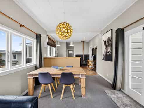 920 Park Road South, Longlands
