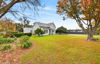 920 Park Road South, Longlands