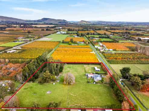 920 Park Road South, Longlands