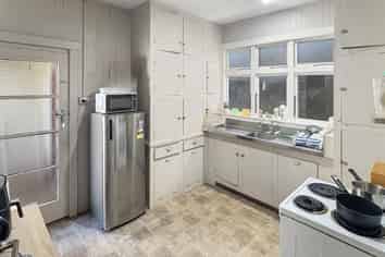 2/402 Queen Street East, Hastings