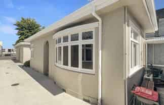 2/402 Queen Street East, Hastings