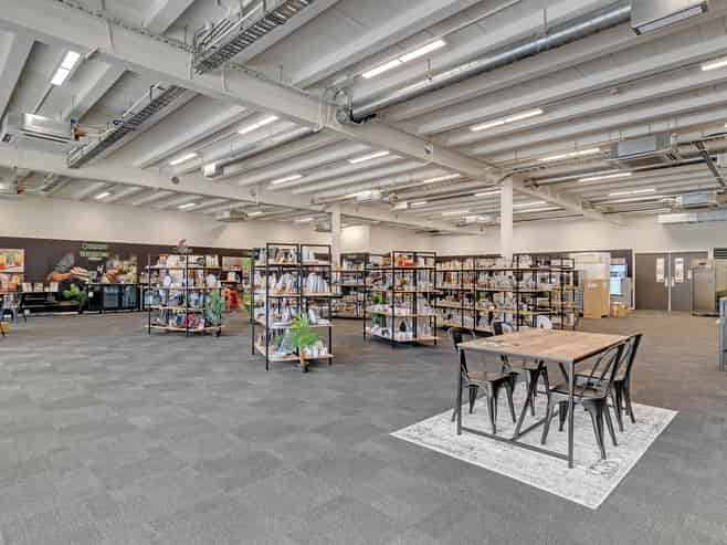 Immaculate Showroom and Warehouse