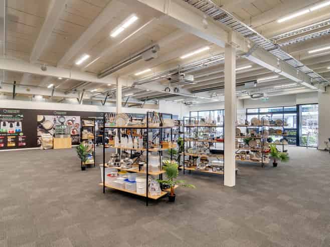 Immaculate Showroom and Warehouse