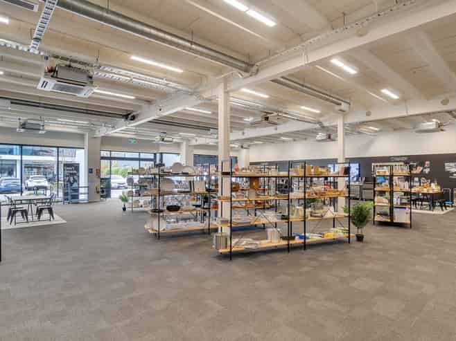 Immaculate Showroom and Warehouse