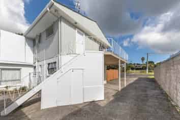 4/2 Riverview Road, Panmure