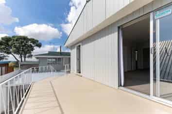 4/2 Riverview Road, Panmure