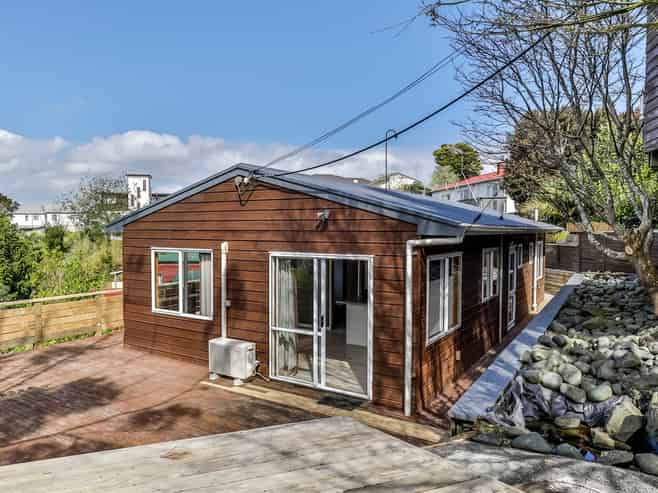 2/633 Glenfield Road, Totara Vale