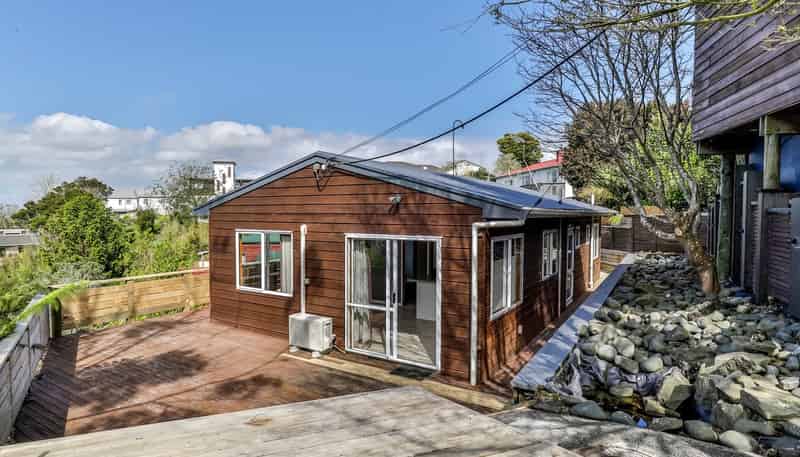 2/633 Glenfield Road, Totara Vale