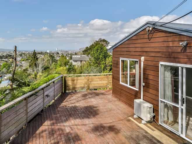 2/633 Glenfield Road, Totara Vale
