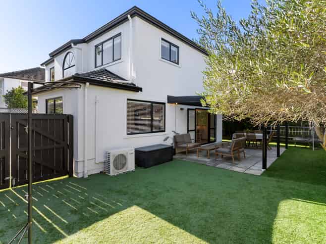 2/34 Selwyn Crescent, Forrest Hill