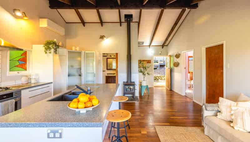 9 Causeway Road, Surfdale