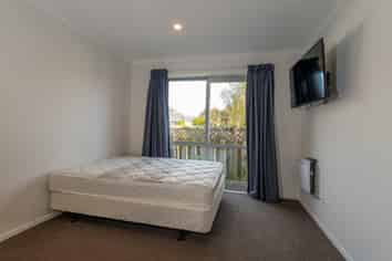 1/9 Hibiscus Avenue (Room B), Hamilton Lake