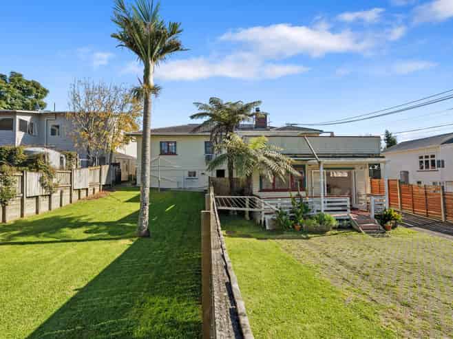 13 Akarana Avenue, Three Kings