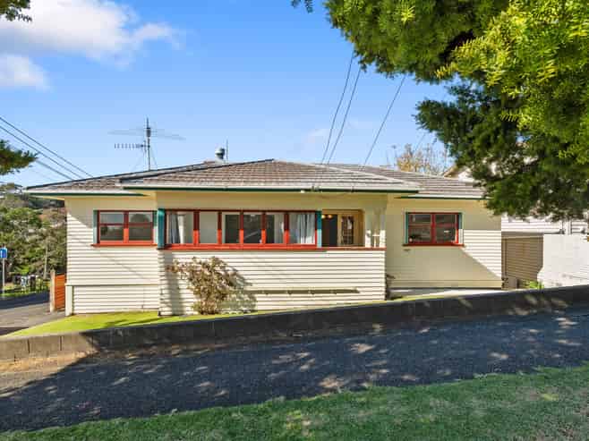 13 Akarana Avenue, Three Kings