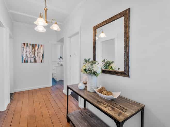 13 Akarana Avenue, Three Kings