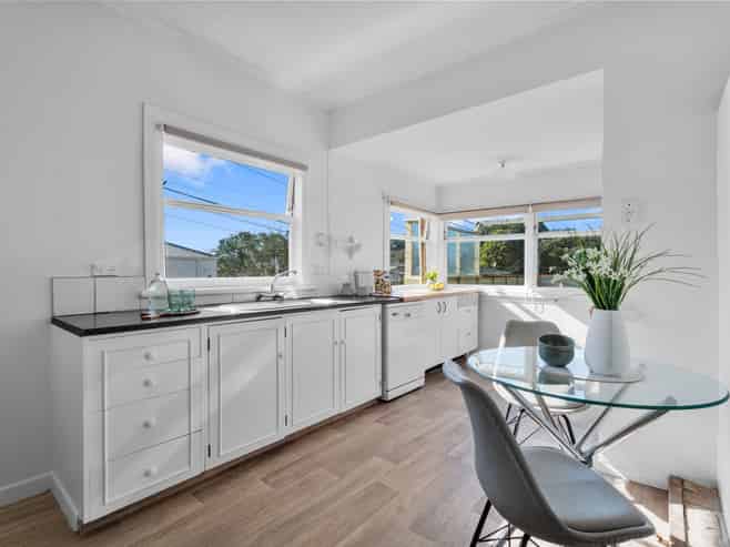 13 Akarana Avenue, Three Kings