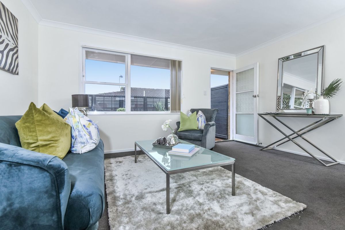 Sunny 2-Bedroom Unit with Great Outdoor Living - Ansicht 3