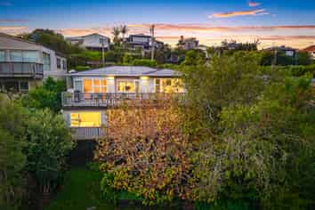 40 Peter Terrace, Castor Bay