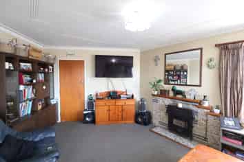 2 Dundee Street, Strathern