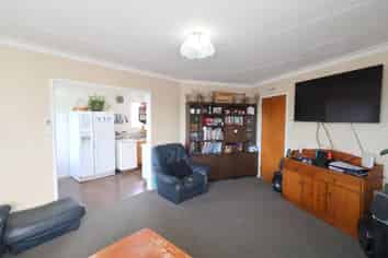 2 Dundee Street, Strathern