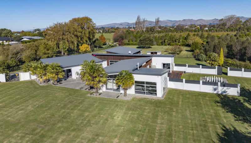 25A Greenhaven Drive, Burwood
