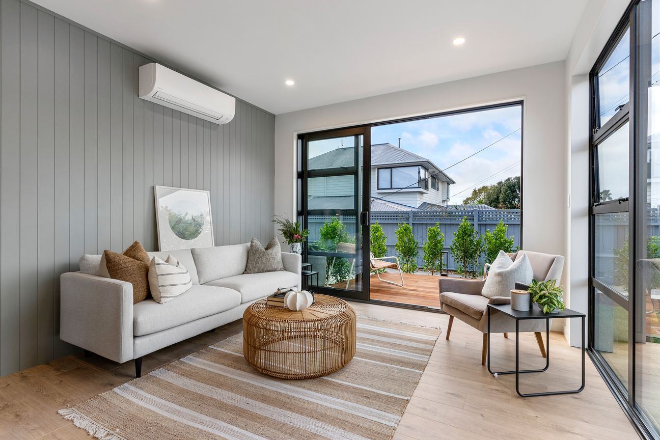Stylish Living in Central Milford - Altro