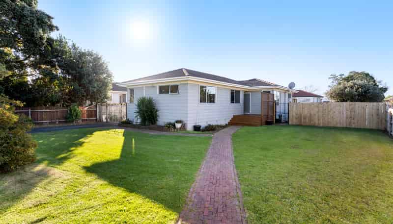 13 Gibbons Road, Weymouth