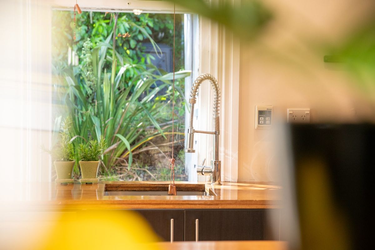 Charming Kelburn Character Home with Sun, Space & Personality - Widok 6