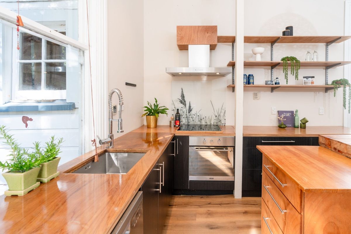 Charming Kelburn Character Home with Sun, Space & Personality - Widok 2